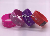 Wholesale Custom Single Color 3D Debossed Fashion Logo Bracelet Silicone Rubber Wrist Band for Sports
