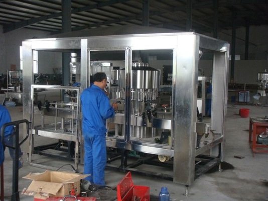 China Automatic Mineral water plant pure water filling machine in water bottle/non-carbonated beverage liquid bottling plants supplier