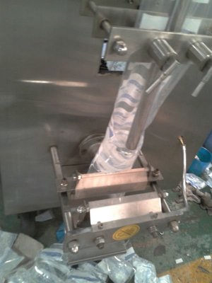 China Full Automatic Sachet water/juice bag filling/sealing/making machine supplier