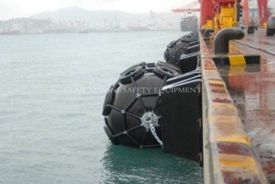 China Yokohama Floating Pneumatic Rubber Marine Fender Inflatable Type for Barges supplier