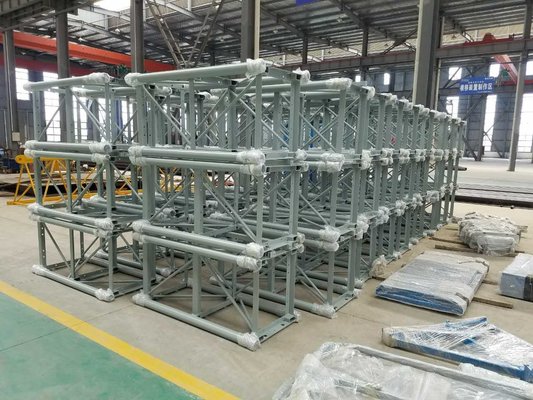China Lifting Equipment Building Site Hoist of 2.5(L) × 1.4 (W) × 2.2 (H)m Hoists supplier