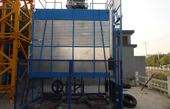 China Mast Hot-dip Galvanized Construction Material Lifting Hoist With SC 100 1000kg Capacity supplier