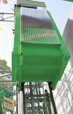 China Single Car 300kg Capacity Industrial Elevators CH300 with Mast Hot-dip Galvanized supplier