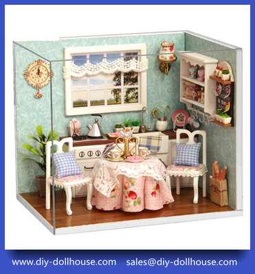 China Diy wooden dollhouse mini glass dollhouse miniature room box model building cottage H008 supplier