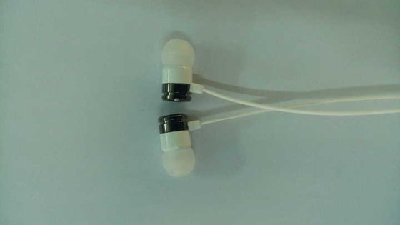 in ear high quality earphone with mic in white color (MO-EM004)