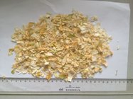 Dehydrated dried onion flakes
