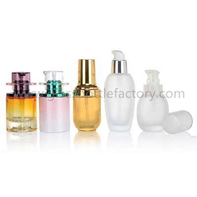 China 2017 New Style Glass Cosmetic Bottles With Cap And Pump For Foundation supplier