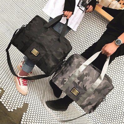 China New travel large luggage handbags travel travel bags short travel shoulder bags supplier