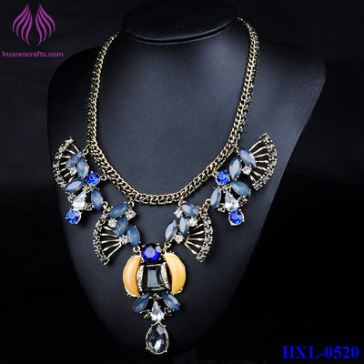 China Resin Women Statement Necklace Resin Flower Necklaces Pendants Fashion Collar Choker Necklace supplier