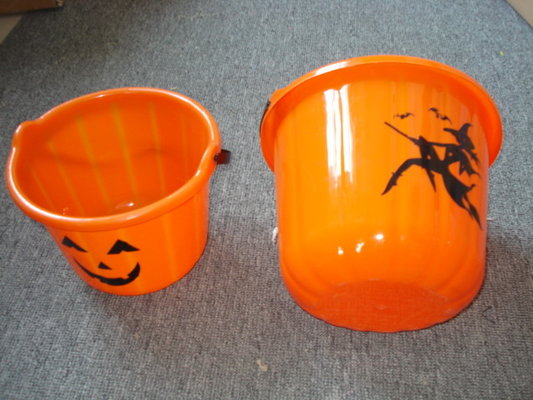 China Plastic Pumpkin bucket plastic bucket supplier