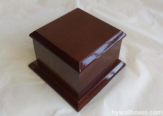 China Wooden Pet Urns, Standard Urns, Solid Wood with Gloss finish supplier