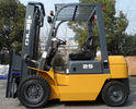 China Diesel power Industrial Forklift Truck  2500kg rated capacity with 5 meters 3 stage mast distributor
