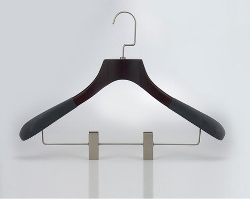 China Deluxe Suit Hanger With Velvet Floating Shoulder supplier