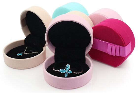 China Colorful Faux Suede Jewelry Velvet Box Round Shaped Wedding Ring Box With Ribbons supplier