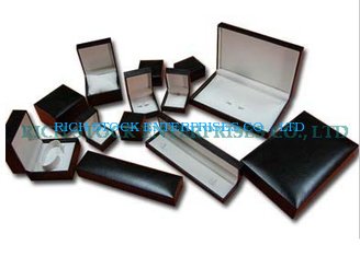 China jewelry box black/Plastic Jewelry Case supplier