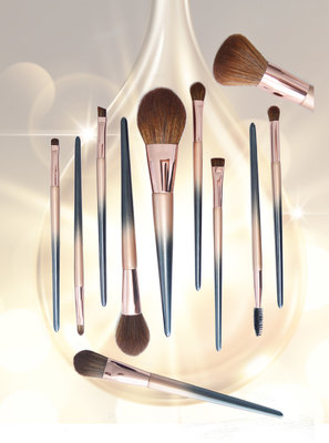 China OEM high quality wood handle full professional makeup brush set manufacturer supplier