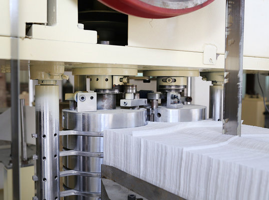 China High Performance Six Folding Napkin Paper Making Machine 1100mm Diameter supplier