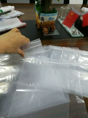 China Transparent Grip Self Seal Plastic Bags , Polyethylene Plastic Bags With Write On Panel supplier