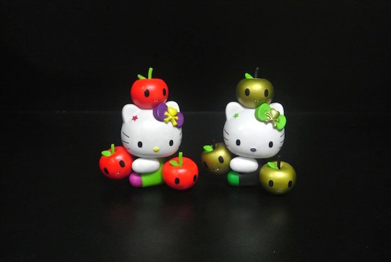 China Two Types Mini Hello Kitty Figures Toy 85 Degree For Convenient Store supplier