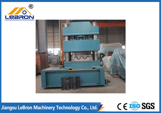 China Highway corrugated steel guardrail roll forming machine 2018 new type roll forming machine made in China supplier