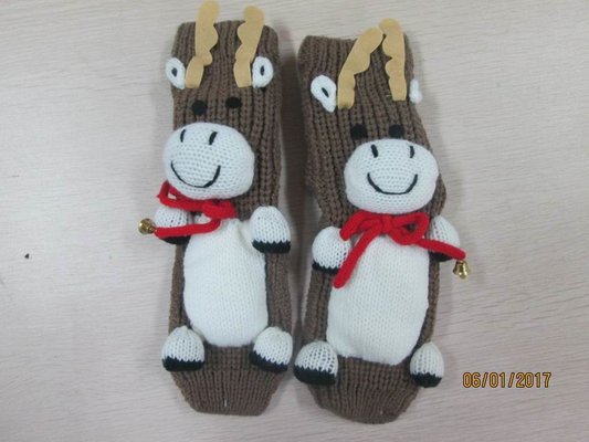 China Winter Europe Christmas Knitted Thermal coffee-color Tube Floor Socks--100% acrylic--Animal cartoon supplier
