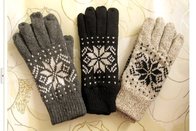 2017 Yiwu Wholesale Stock Keep Warm High Quality Snowflake Pattern Hands Fashion winter Soft Knitted Glove & Mittens