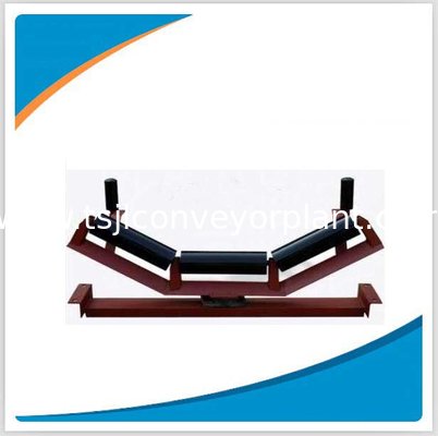 Adjustable roller for belt conveyor
