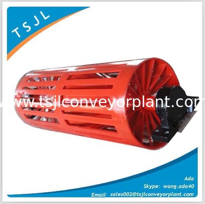 Spiral slag discharge conveyor pulley
