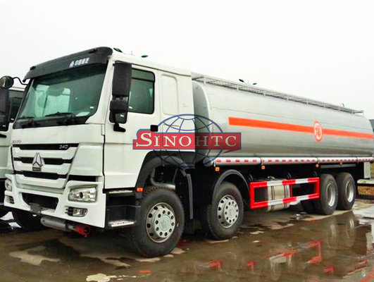 China 8 X 4 HOWO Oil Tanker Truck For Loading Fuel / Gasoline 6000 Gallons Volume supplier