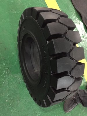 China China ISO Manufacturer Wholesale 8.25-15 Forklift Solid Tire  28*9-15 wholesale forklift solid tyre  6.50-10,28x9-15 Who supplier