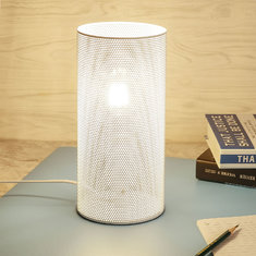 China 2018 Newest Cylinder iron mesh table lamp supplier