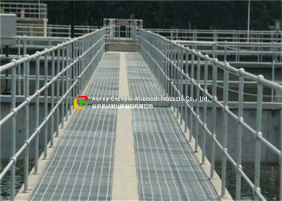 China Walkway Compound Steel Grating Carbon Steel Strong Load - Bearing Capacity supplier