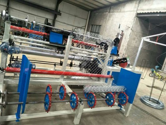 new type 2-4m width 1.3mm-4.5mm Single Wire Fully Automatic Chain Link Fence Making Machine