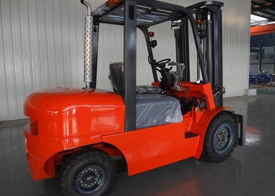 China Heavy Duty Industrial Forklift Truck 5 Ton Rated Load , Diesel Engine Forklift Truck supplier