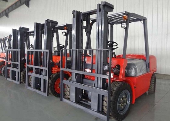 China Industrial Warehouse Forklift Trucks / Counterbalance Forklift Truck With Manual Transmission supplier