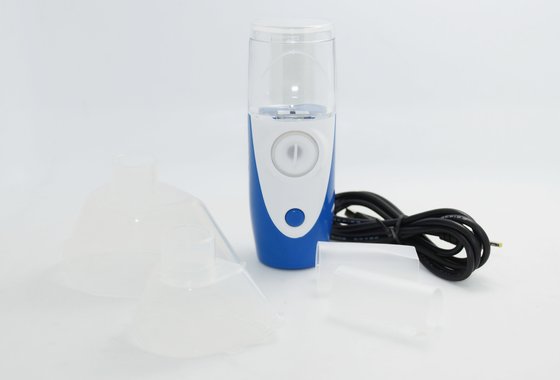 China Mini Handy Nebulizer Machine for Person More Convenient in Both Home and Hospital supplier