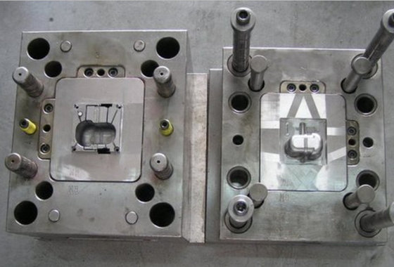China Customized Aluminum Industrial Die Casting Tooling For Hot / Cold Runner supplier