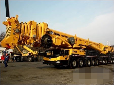 China Large 110 Ton Lifting Capability Mobile Truck Mounted Crane 5 Section Boom supplier
