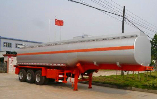China Steel Material 60 CBM Oil Tank Trailer 3 Axles Tanker Semi Trailer For Oil Fuel Transporting supplier