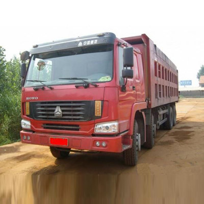 China 30 - 40 Tons SINOTRUK Heavy Duty Dump Truck 371HP 8X4 For Loading Construction Material supplier