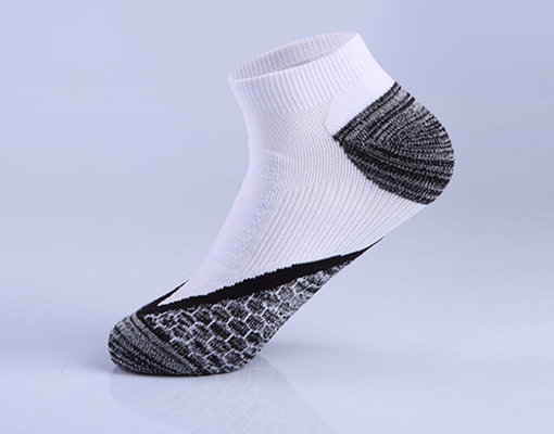 China Men 'S Running White Athletic Crew Socks / Custom Football Ankle Socks supplier
